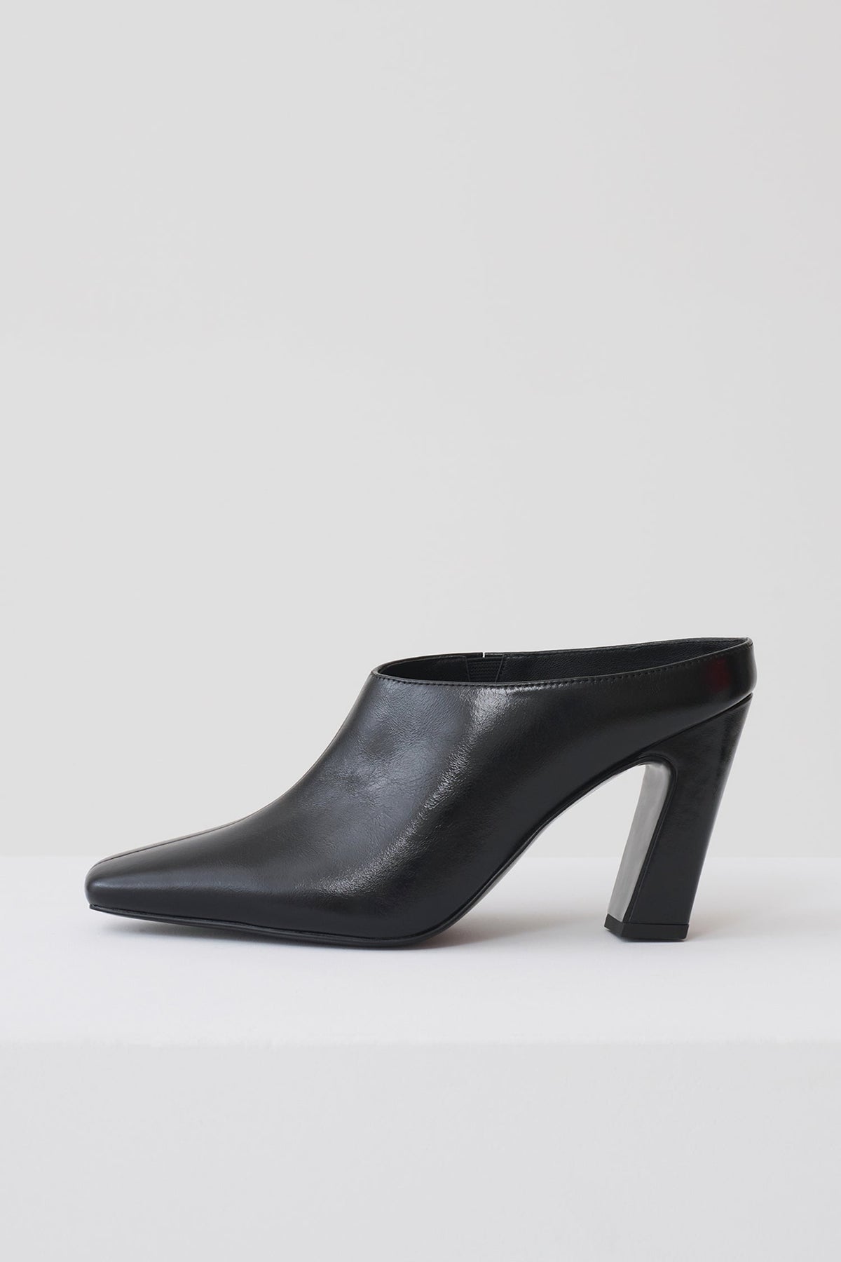 Conne Pointed Mule Wedge - Black