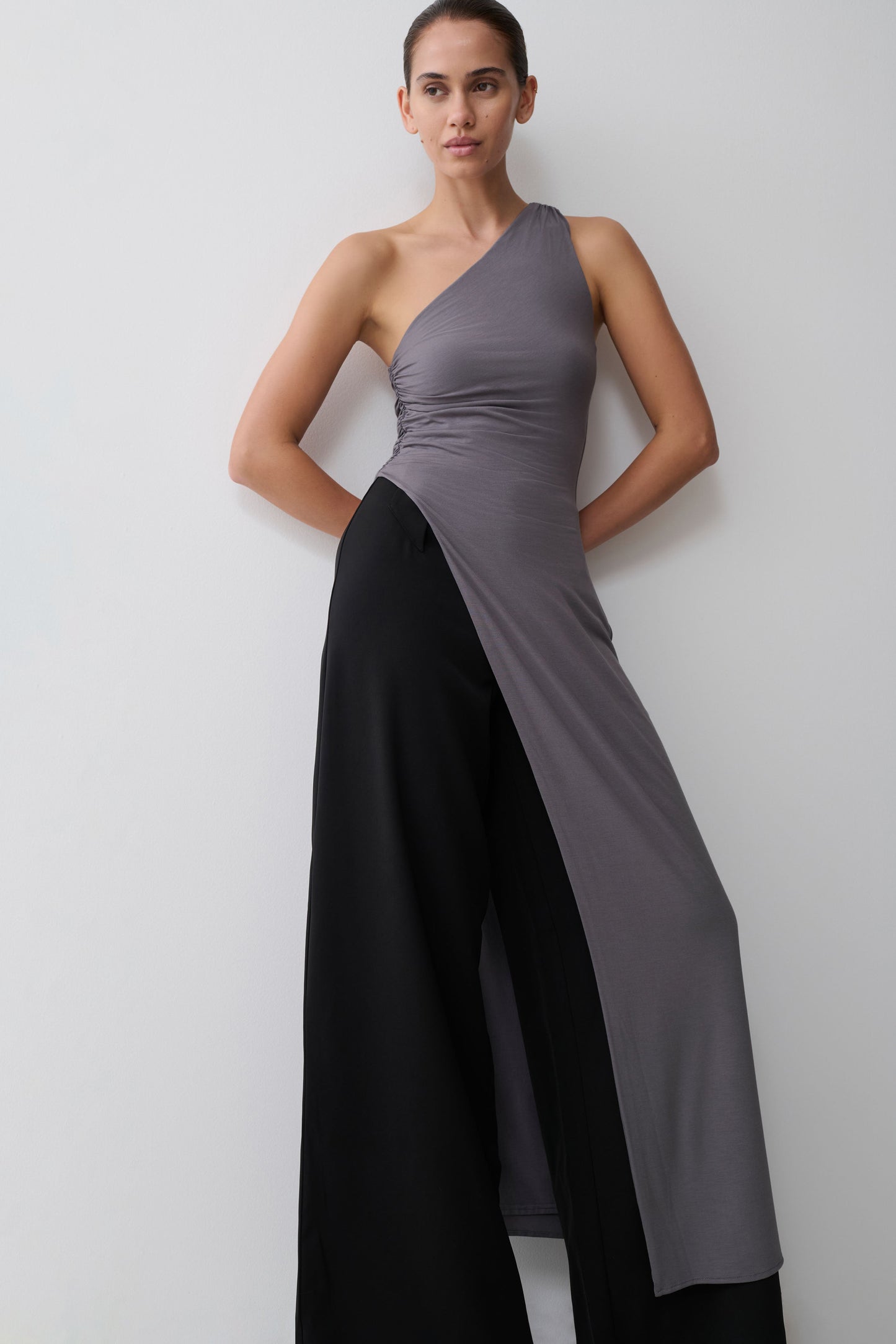 Coriona Long Line Top With Front Cut Out - Grey