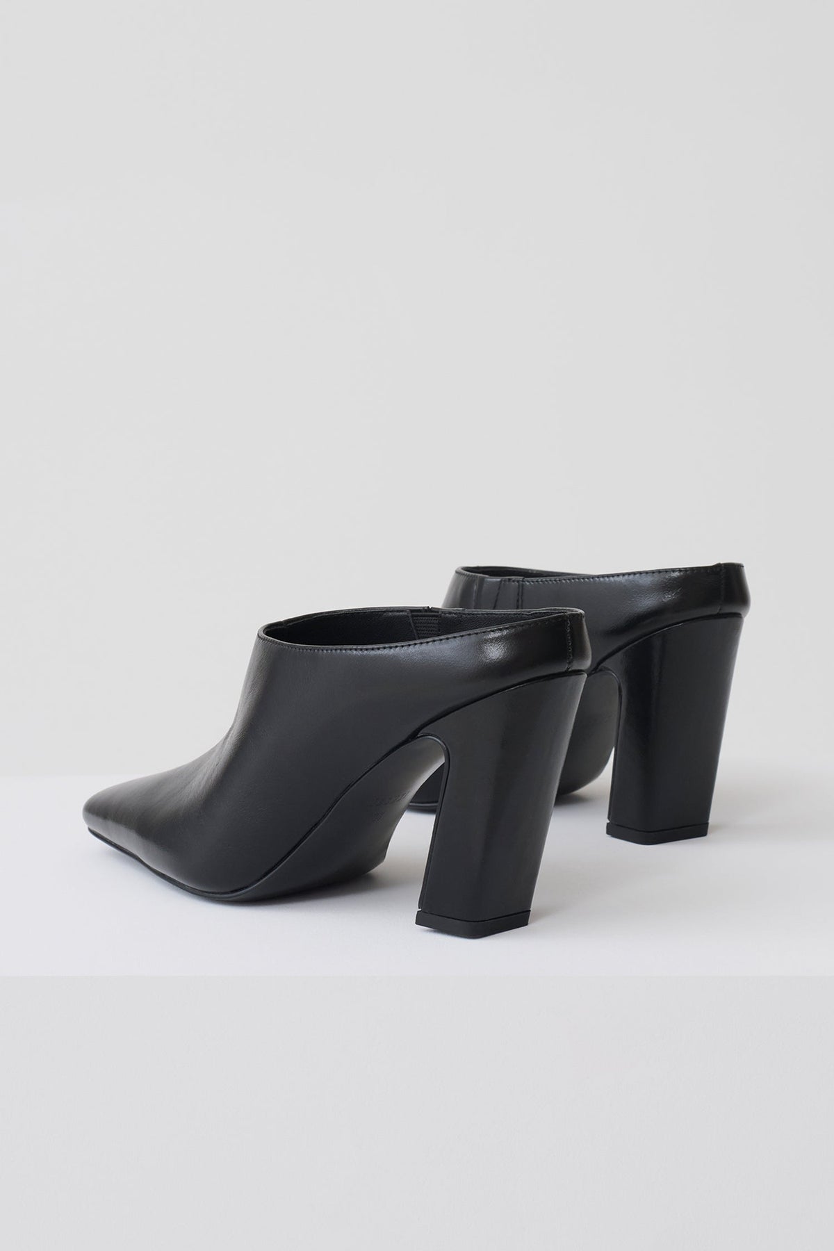 Conne Pointed Mule Wedge - Black