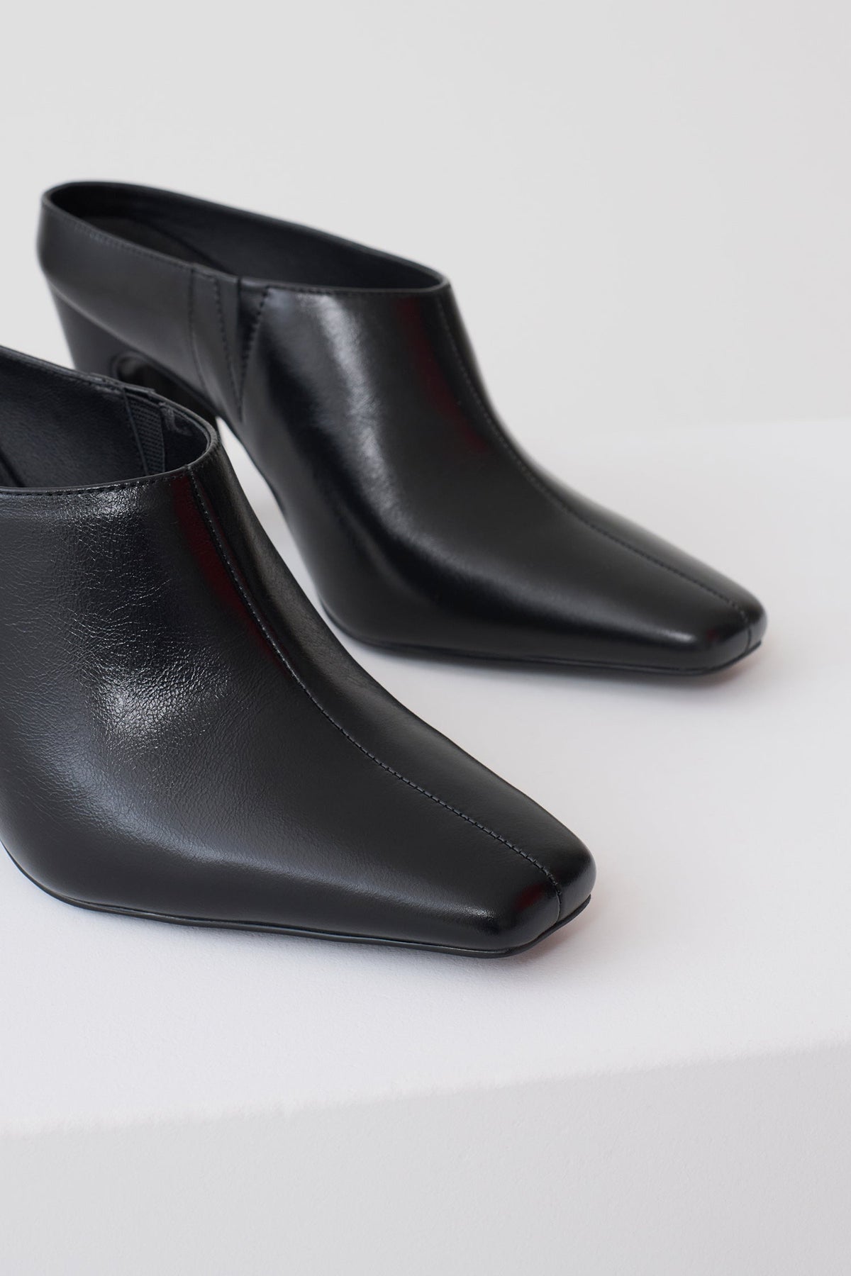 Conne Pointed Mule Wedge - Black