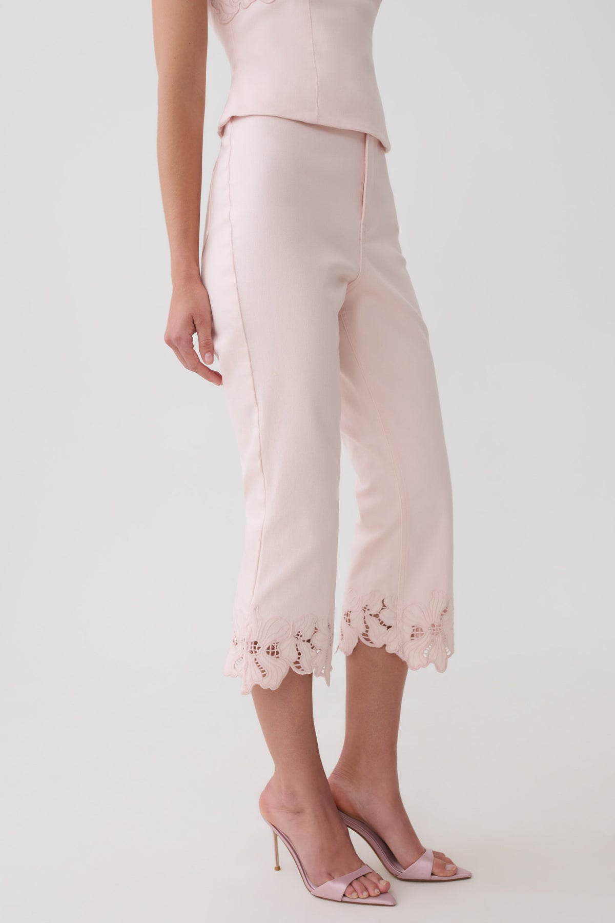 Tillie Flower Embroidery Denim Capris - Baby Pink